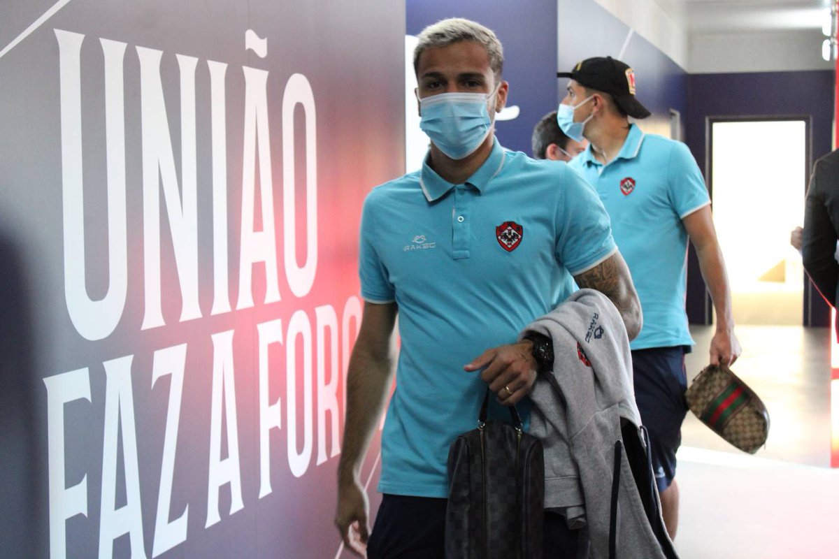oliveirense_sad's tweet photo. ⚔ Chegada ao Carlos Osório 🔴🔵
A UNIÃO FAZ A FORÇA💪
#udoliveirensefutebolsad #somosunião #oliveirense #udosad #vamosunião #taçadeportugal #taçadeportugalplacard https://t.co/SJoWquvrEo