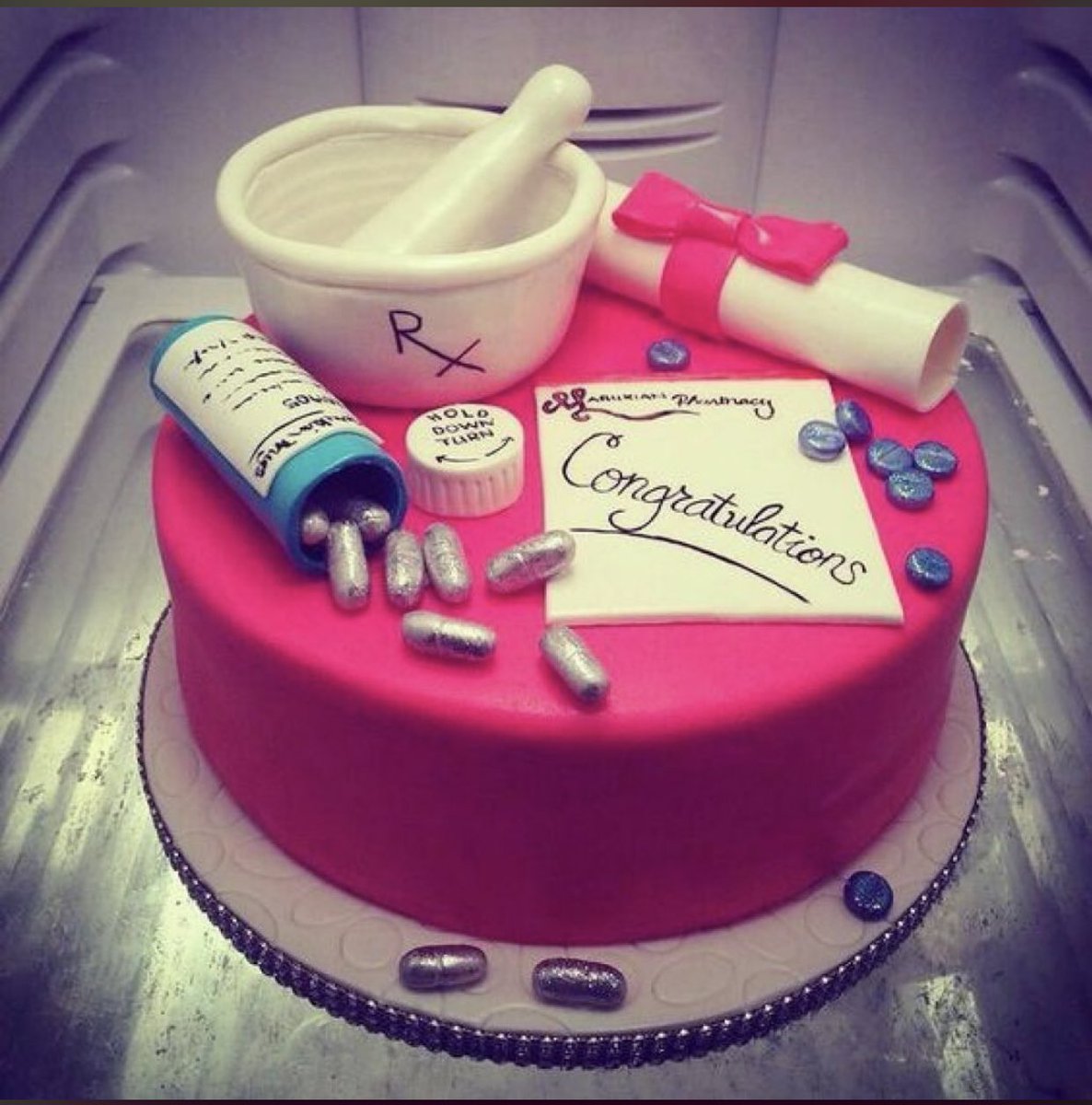 BCombiomed's tweet photo. Felicidades para todos los profesionales del país 
#TrabajadorFarmacéutico, que cada 22 de noviembre celebran su día. 
Cuba celebra con ustedes! https://t.co/3ekEVwZtvZ