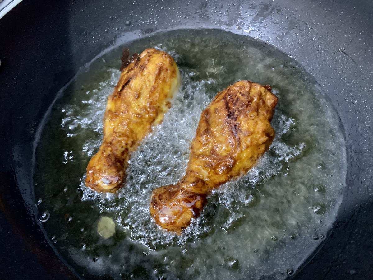 rajesh_tara's tweet photo. The #CookingStory in #MyKitchen:
Sunday evening was marked with this Fried Chicken !!
#MagicOfFlavours https://t.co/tUlRucJo7Q