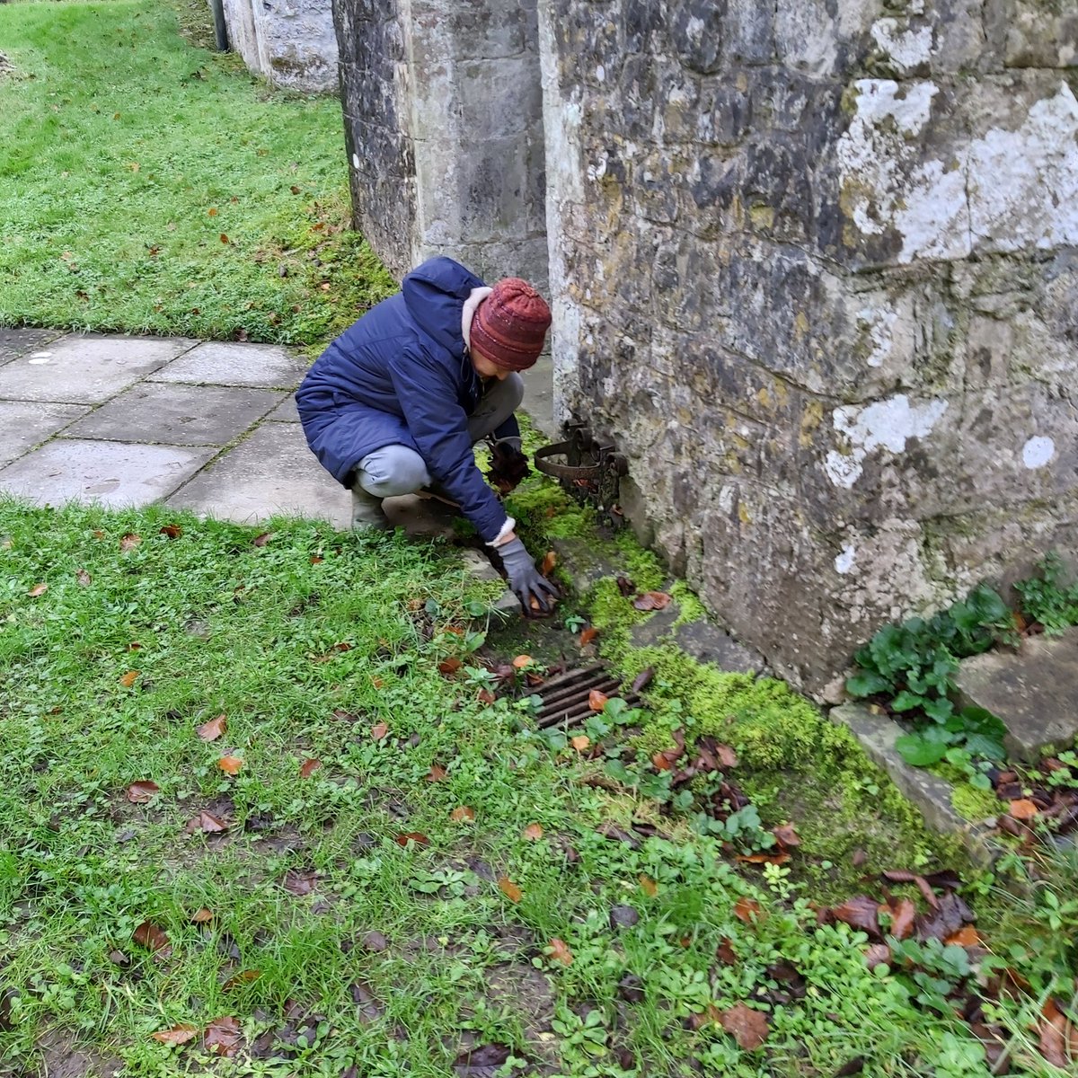 Called at St Donat's Church by chance on a coastal walk this morning and found  drain clearing in progress. Good work! @LlantwitChurch #MaintenanceMinistry #NationalMaintenanceWeek
