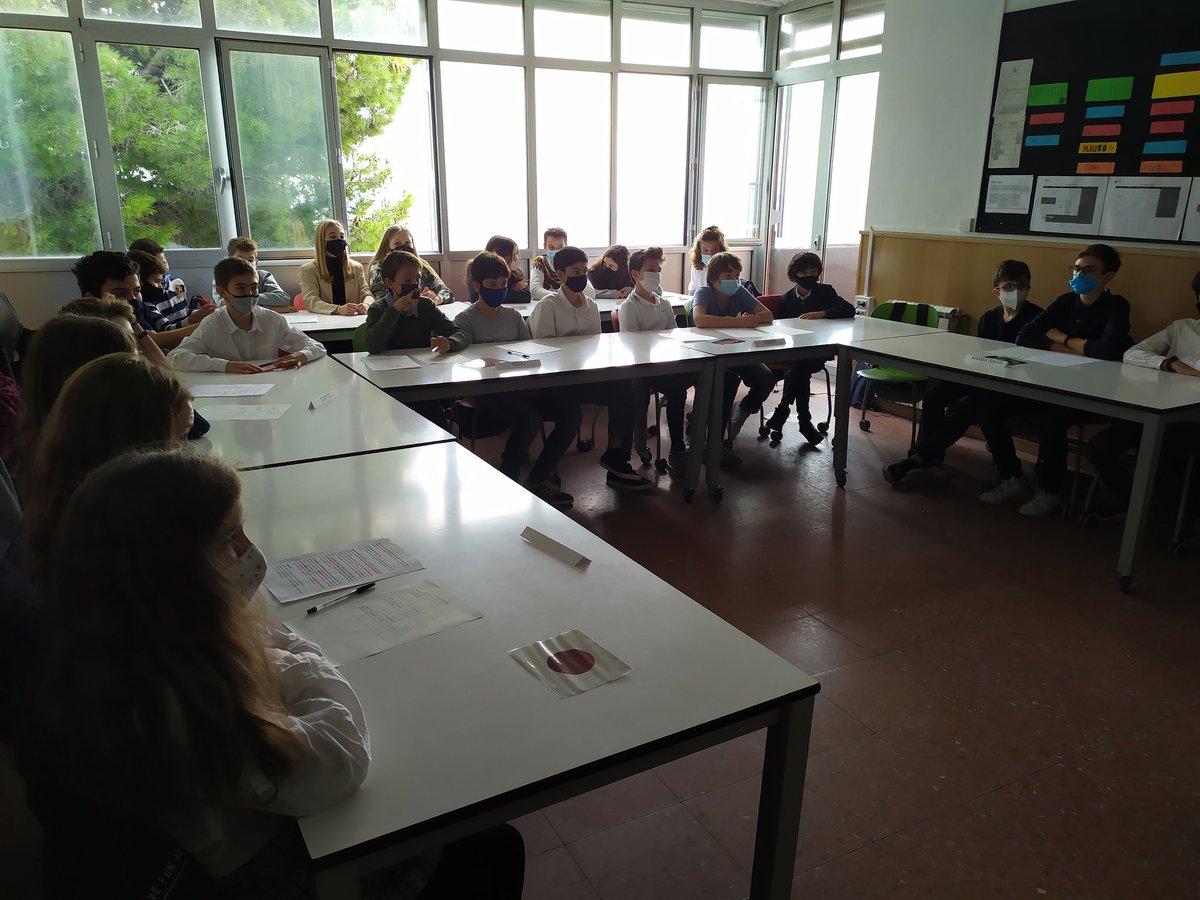 ESO1Virolai's tweet photo. Divendres passat vam començar els debats del projecte MUN Virolai del TGI de 2n d'ESO. El primer debat era del Consell de Seguretat: El desarmament nuclear. Demà dilluns continuarem amb: La dona al mercat laboral. Teniu més informació a: https://t.co/DlLfJTRqlr
@EscolaVirolai https://t.co/sTsHmFFuR7