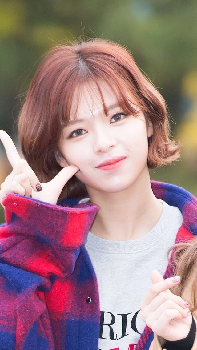 weakfortwice's tweet photo. Jeongyeon
______
Full name: Yoo Jeong Yeon
Nationality: Korean
Position: Lead Vocalist
Face description: Usually short hair. Tiny face, large bottom lip. 
Personality: Tomboy, very caring and humble. Outwardly serious but can also be very silly. https://t.co/YXi2SkAkxO