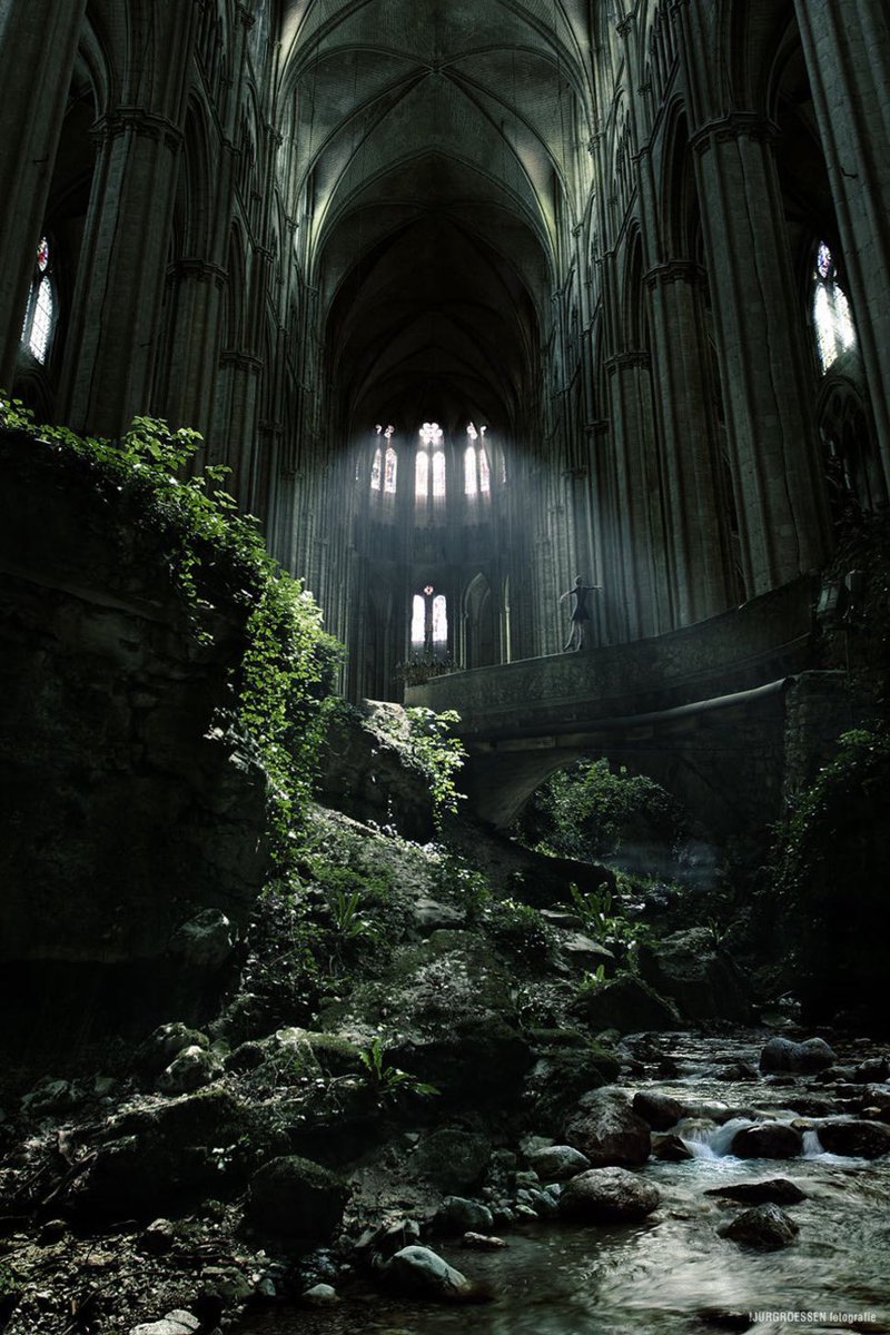 soysauuce's tweet photo. Puede que la iglesia abandonada de St. Etienne sea uno de los lugares más alucinantes del mundo. https://t.co/ZVy0nk2IRC