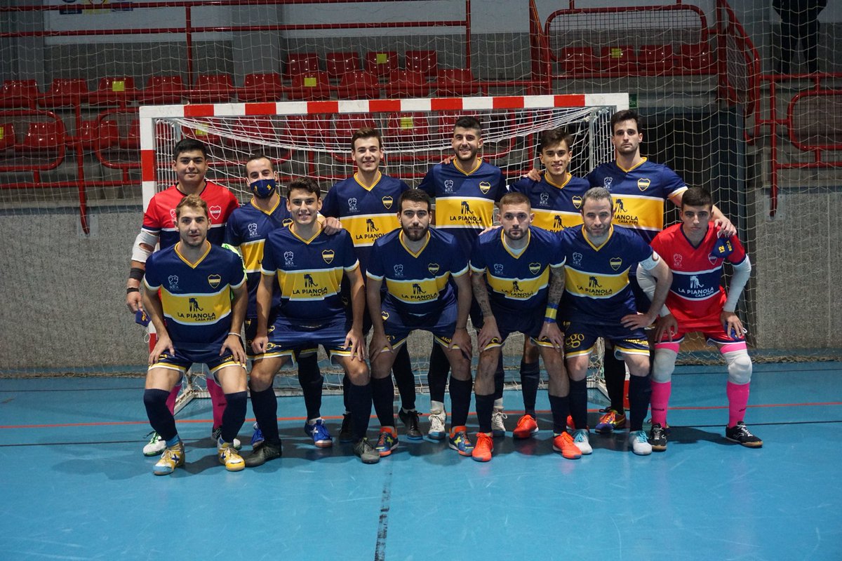 BocaFsPriego's tweet photo. *GALERÍA FOTOGRÁFICA*
3er partido en casa ante @alcala_fs  con resultado de 2-9 para el equipo visitante.

Partido complicado contra el líder, equipo invicto hasta la fecha.

Hay que aprender de los errores y trabajar duro para las siguientes jornadas 💙💪����

📸 @NoemiSerrano09 https://t.co/1fVhwyLXDB