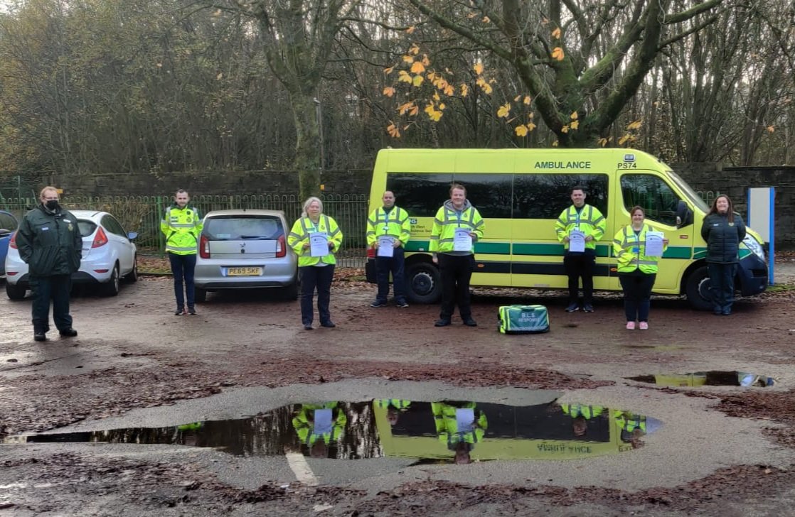 Congratulations to our newly qualified #CFRS #VOLUNTEERS & to @jonathanNWAS on his requalification #LifeSavers for @NWAmbulance #TeamNWAS @daren_mochrie @mf1302 @NWAmb_Steve @katfrasernoble @powerNHS @NWAmb_Ged @MarkEvans1208 @CrtNwamb @NWAmb_Davidmc @Mellor_Mummy @DrChrisGrant