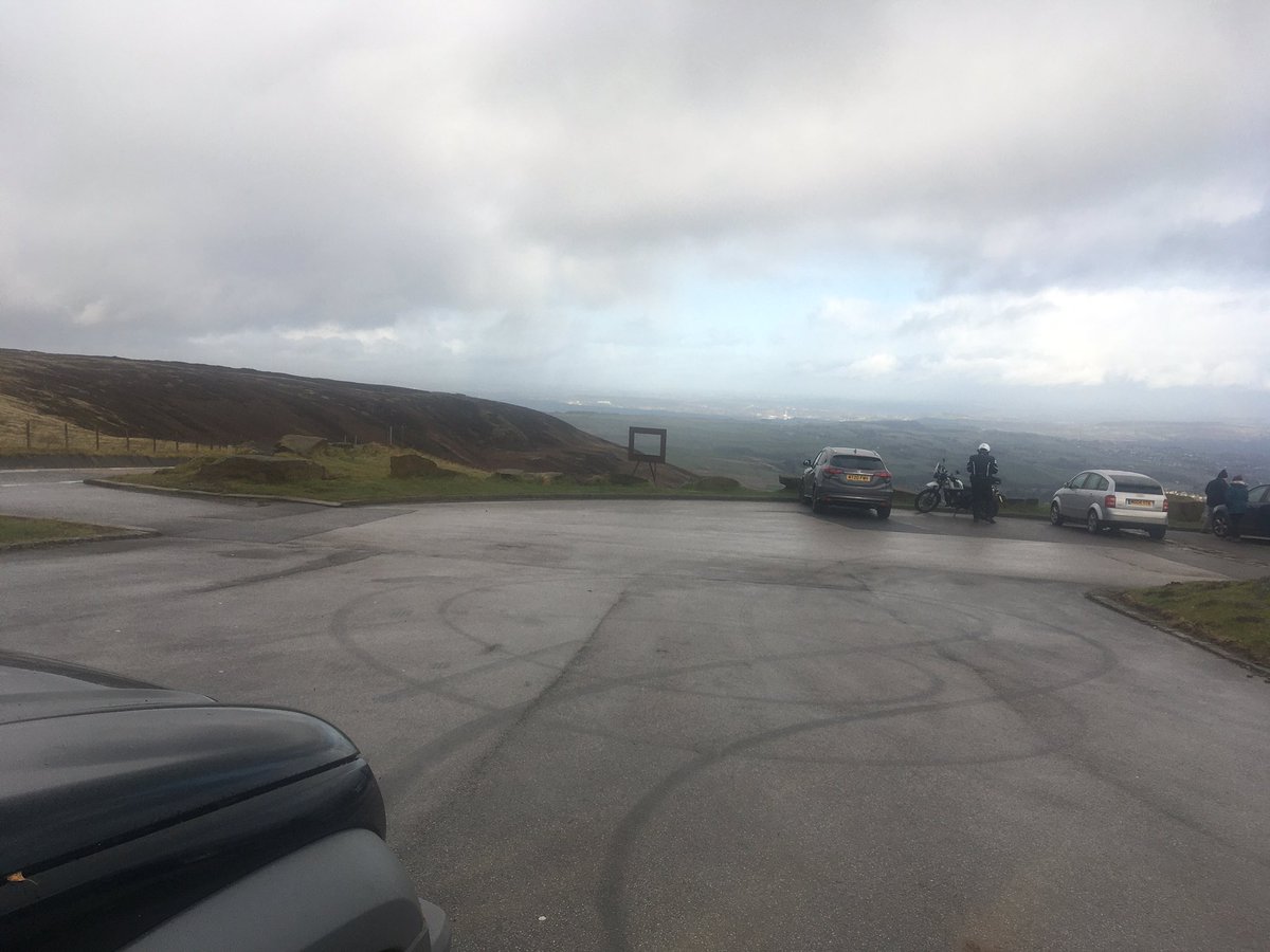 Daleside_'s tweet photo. @CathyB53147460 Today’s Holme Moss photos - a calm weekend at last. This is the ‘posh car park’ for your murderer’s options. ;-) https://t.co/j8YXKIrqZr