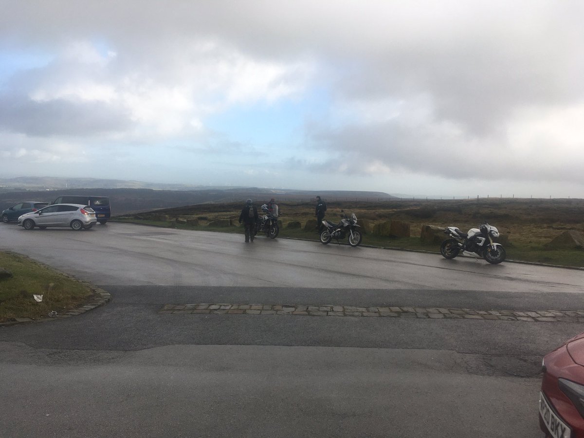 Daleside_'s tweet photo. @CathyB53147460 Today’s Holme Moss photos - a calm weekend at last. This is the ‘posh car park’ for your murderer’s options. ;-) https://t.co/j8YXKIrqZr