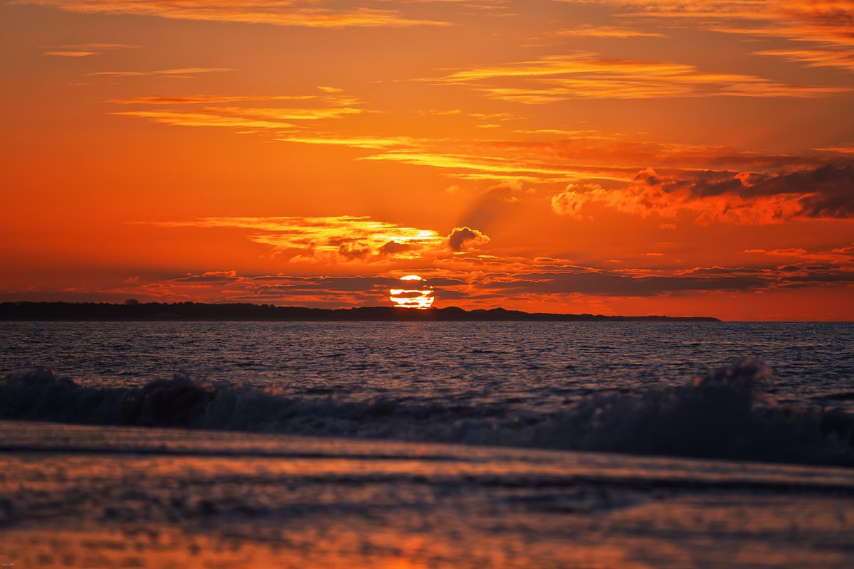 Havenlust's tweet photo. Sunset One Minute Ago🌞☀️ https://t.co/6hYnb6C4Ce