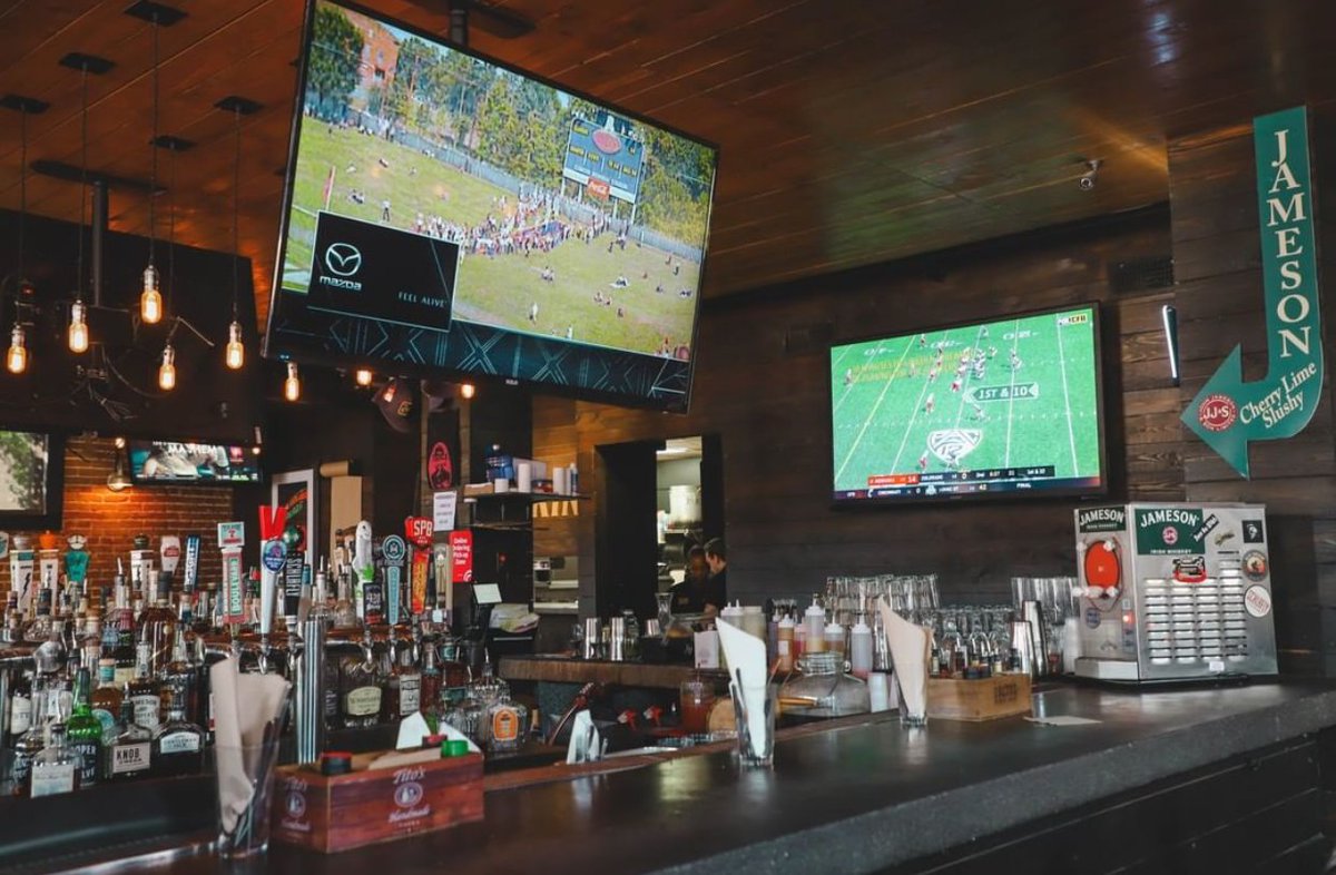 There's only one place to watch Sunday football 🏈 Come grab a seat and settle in - an ice cold beer is calling!