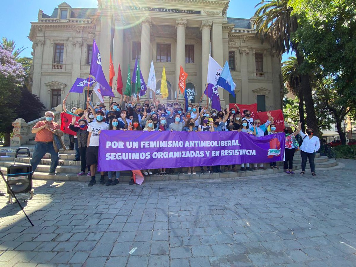 izq_libertaria's tweet photo. 🚩🏴 Hoy lanzamos el manifiesto de “Chile Digno, Verde y Soberano”:

Documento fundacional de este nuevo conglomerado de partidos y movimientos antineoliberales por un #ChileDignoVerdeYSoberano. 

¡Hasta que la dignidad se haga costumbre! https://t.co/cUPCvE5qir