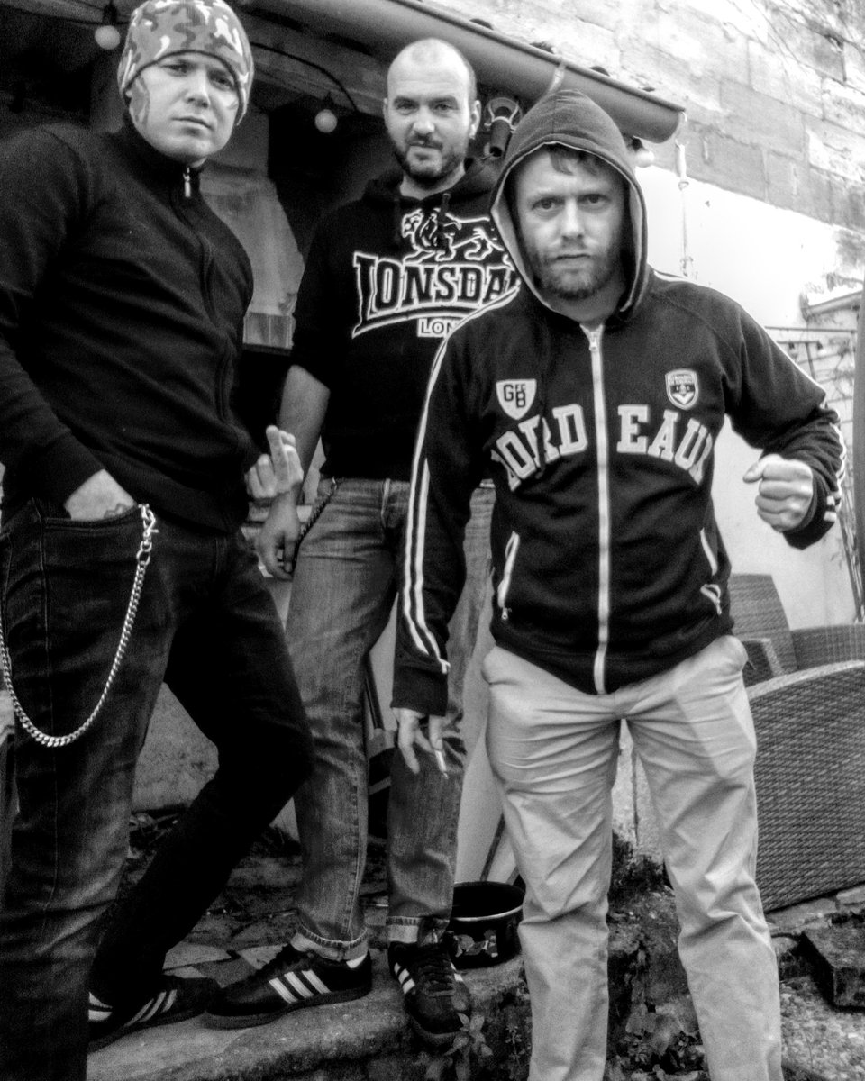 _FootbOi_'s tweet photo. Le Sabre, le Crabe et le Gaulois #DrinkingClassCrew 💯💥 production de l'album toujours en cours malheureusement, et une possible suite du groupe avec quelques changements à venir en 2021 💣💥 d'ici là restez en vie et prenez soin de vous et de vos proches 🙏🤙🍻 https://t.co/6CxfrbPnXf
