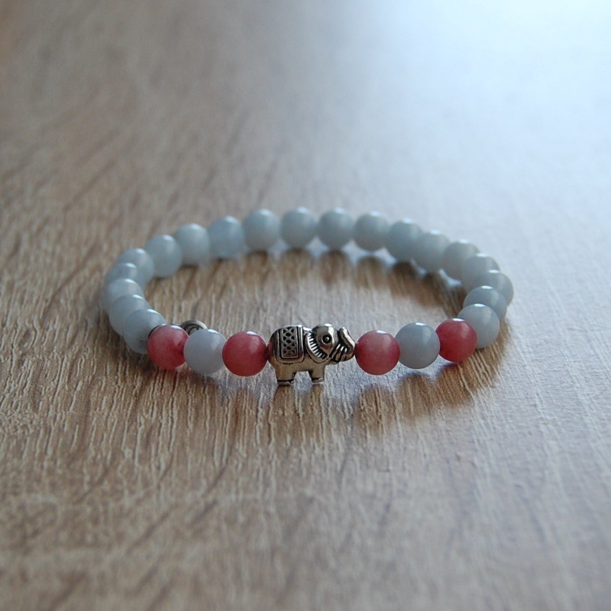ManaDragonfly's tweet photo. No sabes que regalar a los peques de la casa? 
Con una Pulsera en Piezas Naturales como esta, seguro que aciertas. 
Está hecha con Aguamarina,  Ágata Rosa y Acabada con un elefante plateado. 
En función de Piedras, medidas o cantidad, ajustamos precio. Pide presupuesto. https://t.co/XRaRnhPzsr