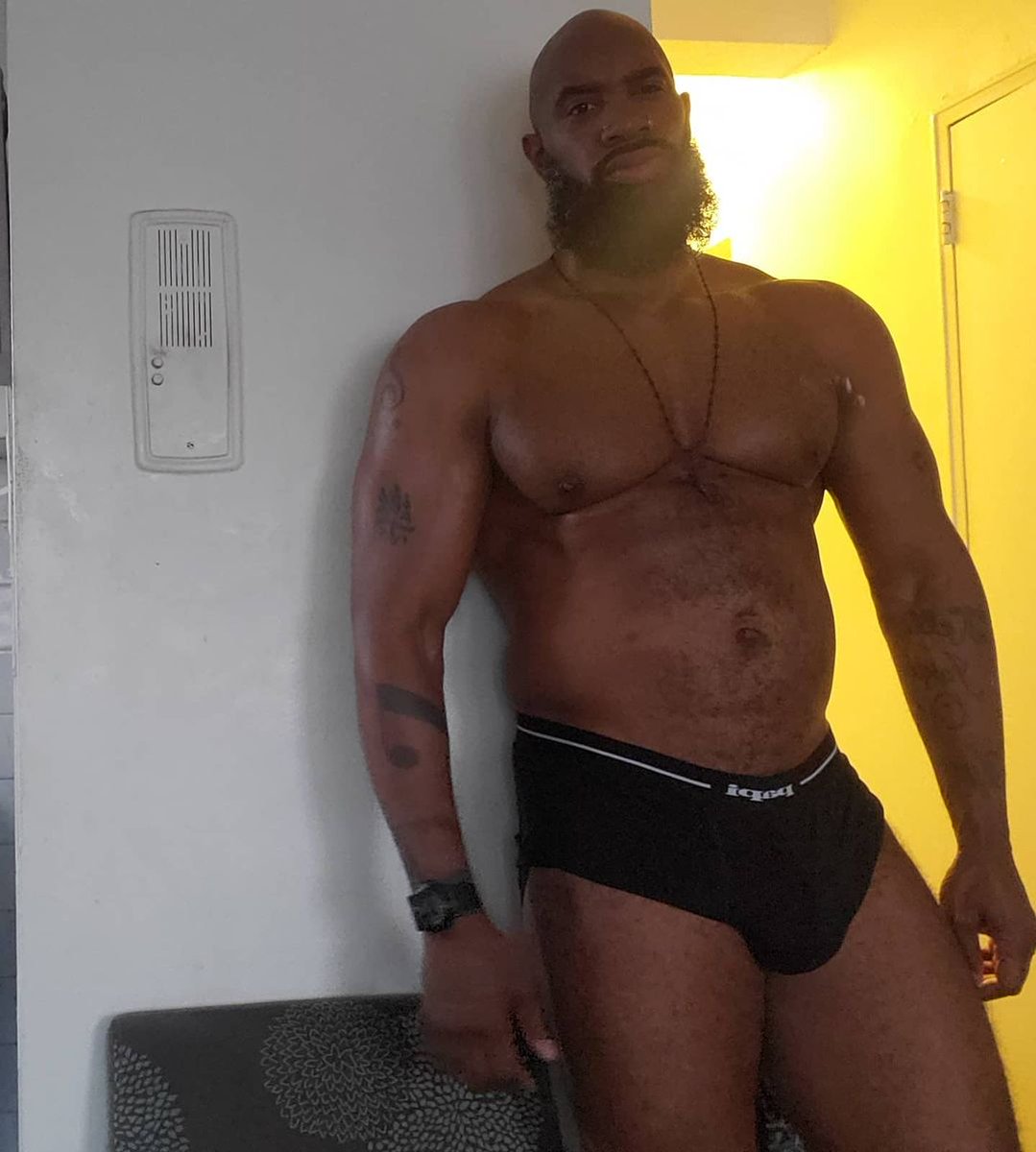 beardblackdaddy's tweet photo. Would you be a slit for my big dick? 

Subscribe now!! Link on my bio https://t.co/zYY2ujWKDZ