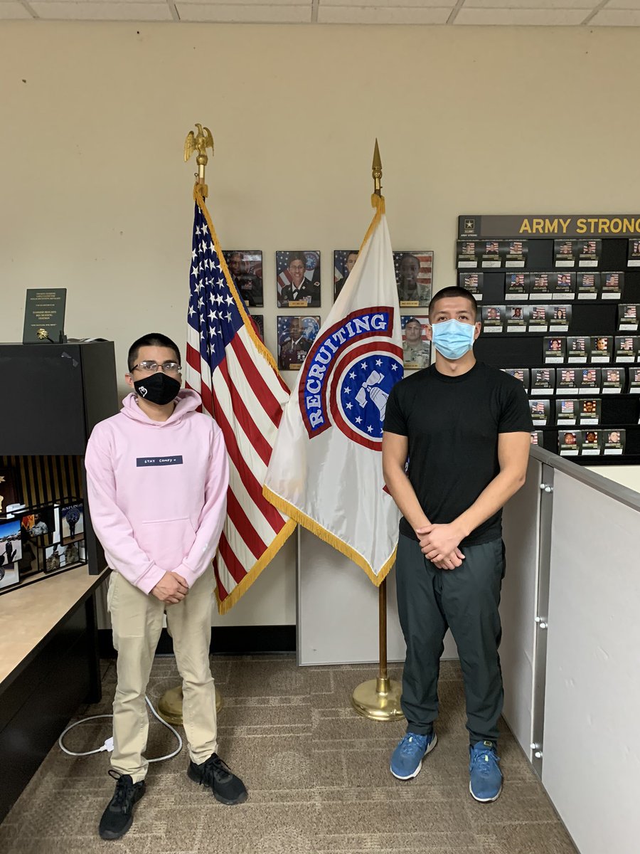 Billyhami28's tweet photo. FS Gonzales and FS Lopez start their Army Story. They join our Army Family . If you’re interested in joining the Family give me a call at 2543714607 #successstartshere https://t.co/3s8910dE0g