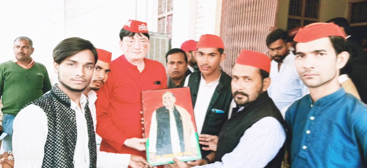RizwanSamajwadi's tweet photo. सभी समाजवादियों के पितामह #शेरेहिंद #धरतीपुत्र जैसे नामों से देश और दुनिया में जाने जाने वाले आद. #नेताजी मुलायम सिंह यादव जी का जन्मदिन आज पार्टी कार्यालय फतेहपुर में बड़े ही हर्षोल्लास से मनाया गया!! #LongLiveNetaJi @yadavakhilesh @NareshUttamSP @SamajwadiManzar @Fatehpur_SP https://t.co/rNkwm1sTqx