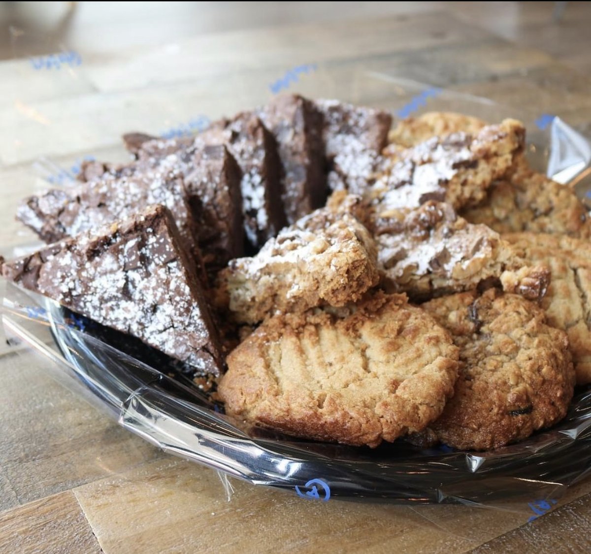 CafeExpress's tweet image. Only a few hours left! Place your holiday pre orders online at cafe-express.com before noon for Wednesday pick up. 

#holidayplanning #thanksgivingpreorder #houstonrestaurants #holidaypickuporder #thanksgivingmeal #onlineorder #cafeexpress #thankgivingmeal #holidayorder