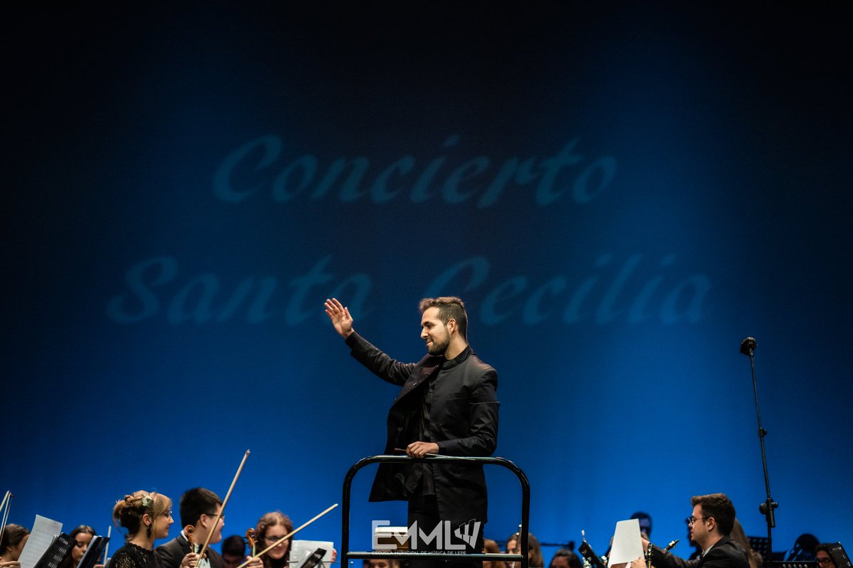 dommoran8's tweet photo. 🎉Feliz día de Santa Cecilia, patrona de los músicos, felicidades a todos mis amig@s que la música ha puesto en mi vida y en especial a la familia de la #EMML  una fecha especial marcada en nuestro calendario que este año no hemos podido celebrar https://t.co/9s1yRSMl3h