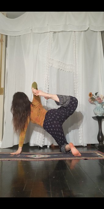 A little strech https://t.co/lrq4tOM4CK<a href="/tag/shadow"class="tags"><span>#shadow</span></a>