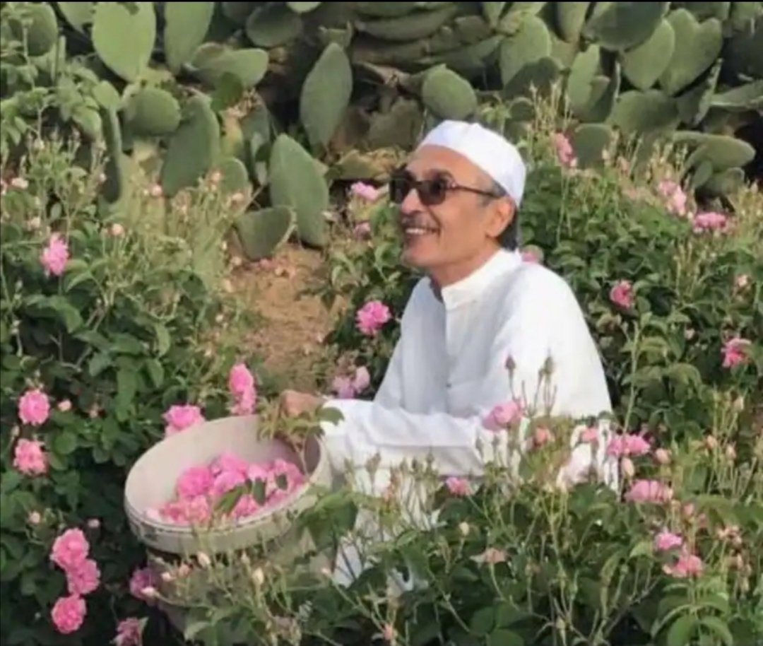 kag5001's tweet photo. #هيه يا غصن تمايل بالدلال 
ما تخاف الكسر لا هب الهبوب
وما تخاف الله وتسعى بالعدال
انصف من لحاظ عينيك القلوب
لا متى ذبح العرب عندك حلال
تابت العالم متى عينك تتوب https://t.co/OJIdxYpjL1