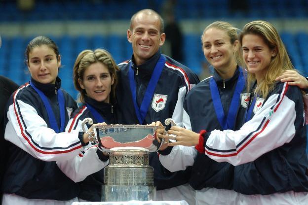 sportricolore's tweet photo. 🇫🇷 22 novembre 2003 🗓️

La France remporte la deuxième Fed Cup de son histoire suite à sa victoire en finale contre les États-Unis (4-1) 🏆

@FFTennis https://t.co/2BTIlZ5Odn