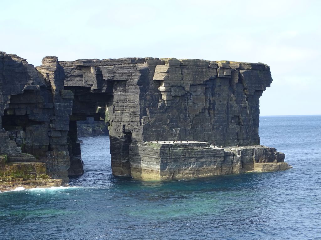 IslandsPass's tweet photo. 2/3 "The North End is our favourite part of Westray. Near the spectacular ‘Scaan’ rock arch is ‘Ramni Geo’ where in 1730 a young boy, Archie Angel, was the only survivor of a shipwreck..."
#Westray #orkney #shipwreck #ycw2020 #loveislands #scottishislands #rockarch #RamniGeo https://t.co/8wEYRCWKdf
