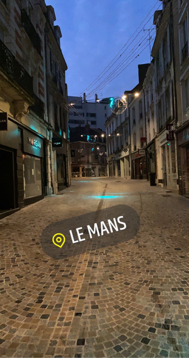 RemiMarchand's tweet image. 🎄Notre jolie ville #confinée prend ses airs de Noël !
Et c’est tout même très beau !
⛄️Bravo à la ville du #Mans et aux commerçants qui en ce contexte difficile illuminent et décors notre ville . #LeMans #Noël #Sarthe