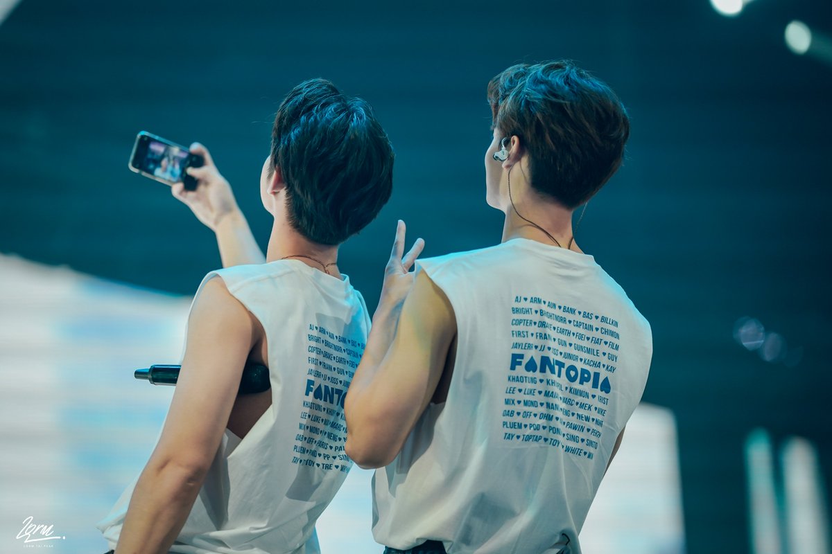 Lorm_Tai_Peak's tweet photo. two happy kids 🧒🧒 https://t.co/pfLJovgfan