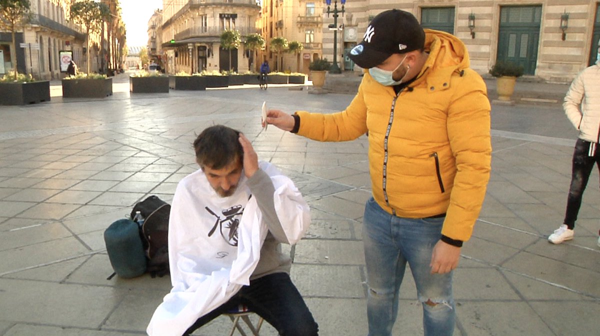 viaOccitanieTV's tweet photo. ❤️💇‍♂️ Milton, coiffeur professionnel, a décidé de profiter du confinement pour venir s'occuper des sans-abri à #Montpellier. Une belle initiative à retrouver prochainement sur @viaOccitanieTV https://t.co/KbkJb2QJNB