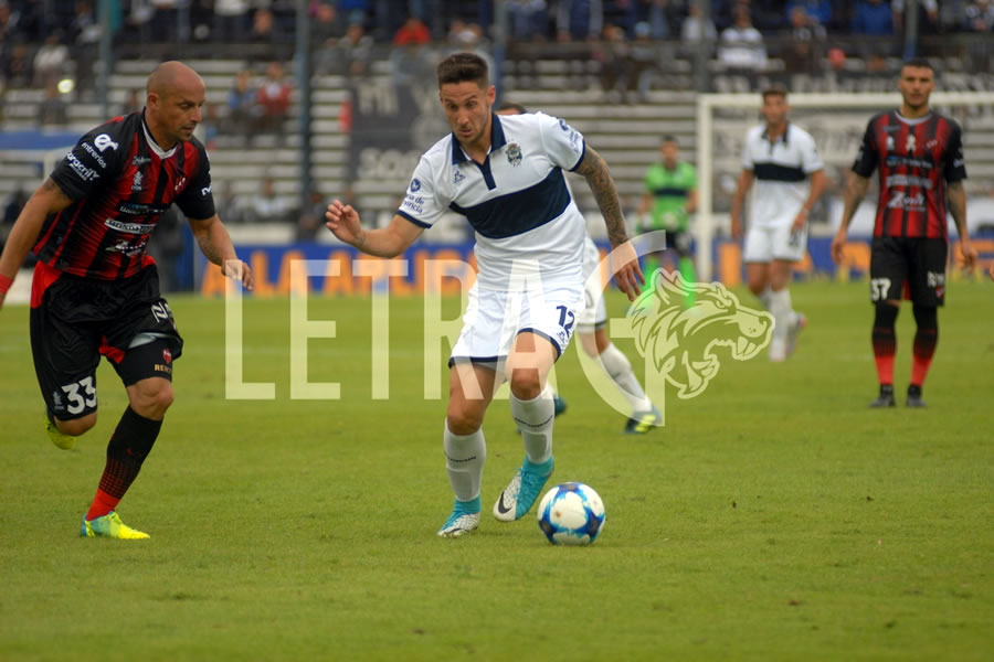 letragmedios's tweet photo. FÚTBOL | ⚽️ LOBO ARRIBA - Gimnasia manda con autoridad en el historial frente a Patronato. 

Acá, el detalle 👉 https://t.co/8Ygdx1ECrf #GELP #CGE https://t.co/S5aMV65Bqz