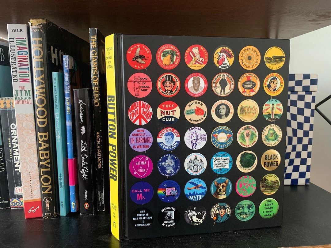 PAPress's tweet photo. Button Power featured in the Ladyboss Midwest 2020 Gift Guide!

"This is a perfect coffee table book for the button collectors and marketing nerds in your life."

We can definitely relate... 🎁 

https://t.co/i562pM3D0B

@BusyBeaver #buttonpower #pinbackbutton https://t.co/BHYC4KNgmI