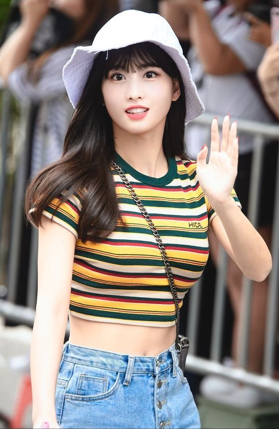 weakfortwice's tweet photo. Momo
______
Full name: Hirai Momo
Nationality: Japanese
Position: Main Dancer, Sub Vocalist, Sub Rapper
Face description: Round face and cute round eyes.
Personality: Big eater, introvert, often clueless and effortlessly funny. https://t.co/TLyvtgnmsw