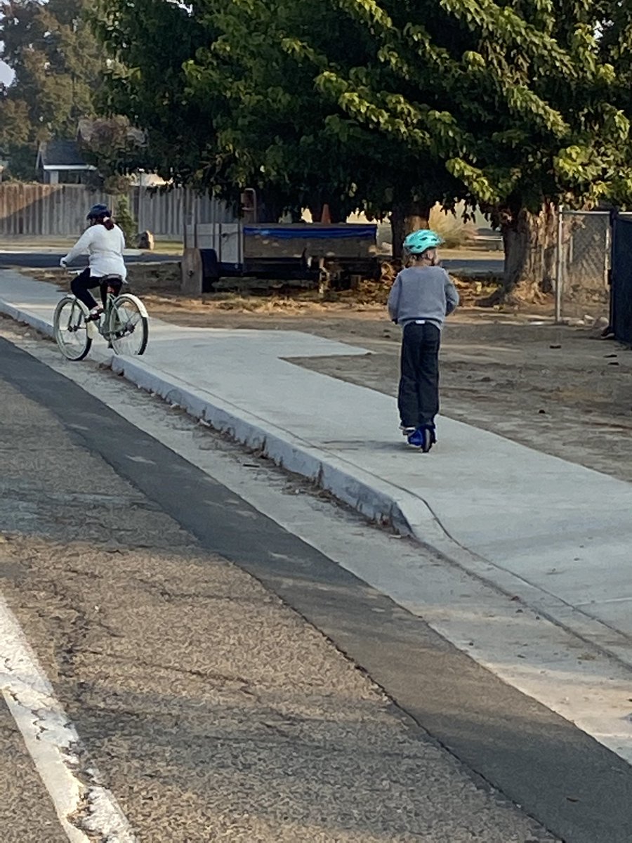 mrsmancebo's tweet photo. My morning riders while I ran/walked. #2miles #runningisntcancelled #electricscooter #beachcruiser https://t.co/I9OX6IXo2g