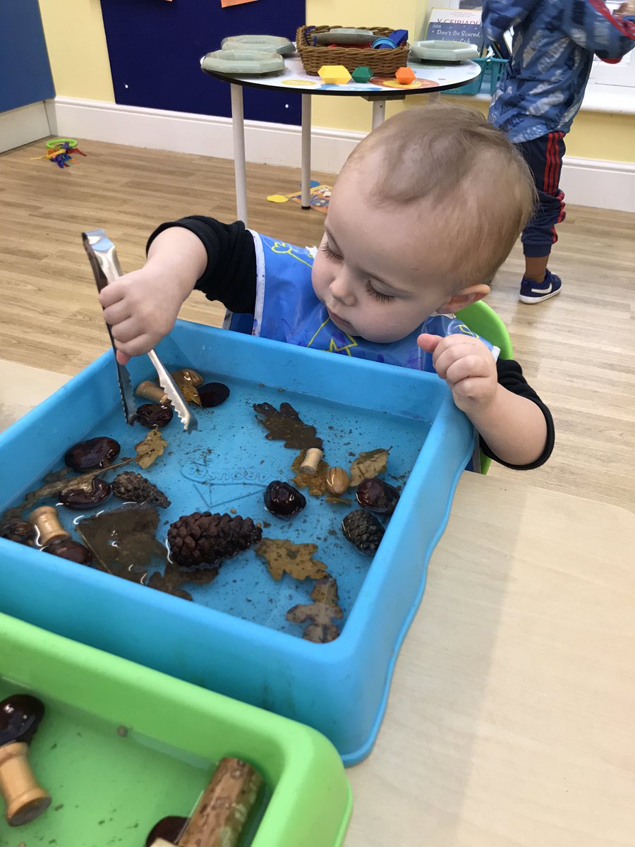 SBSLlanrumney's tweet photo. This week we have moved our water play indoors it’s getting cold ❄️ #waterplay #autumnsoup https://t.co/YGwYlXVLXk