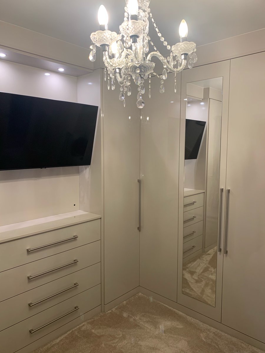 MFBsocial's tweet photo. This is our stunning Jasmine fitted bedroom furniture in Cashmere recently fitted at a customer home in Staffordshire 💗
#realcustomerhomes #fittedbedrooms https://t.co/UaupfaRX0g