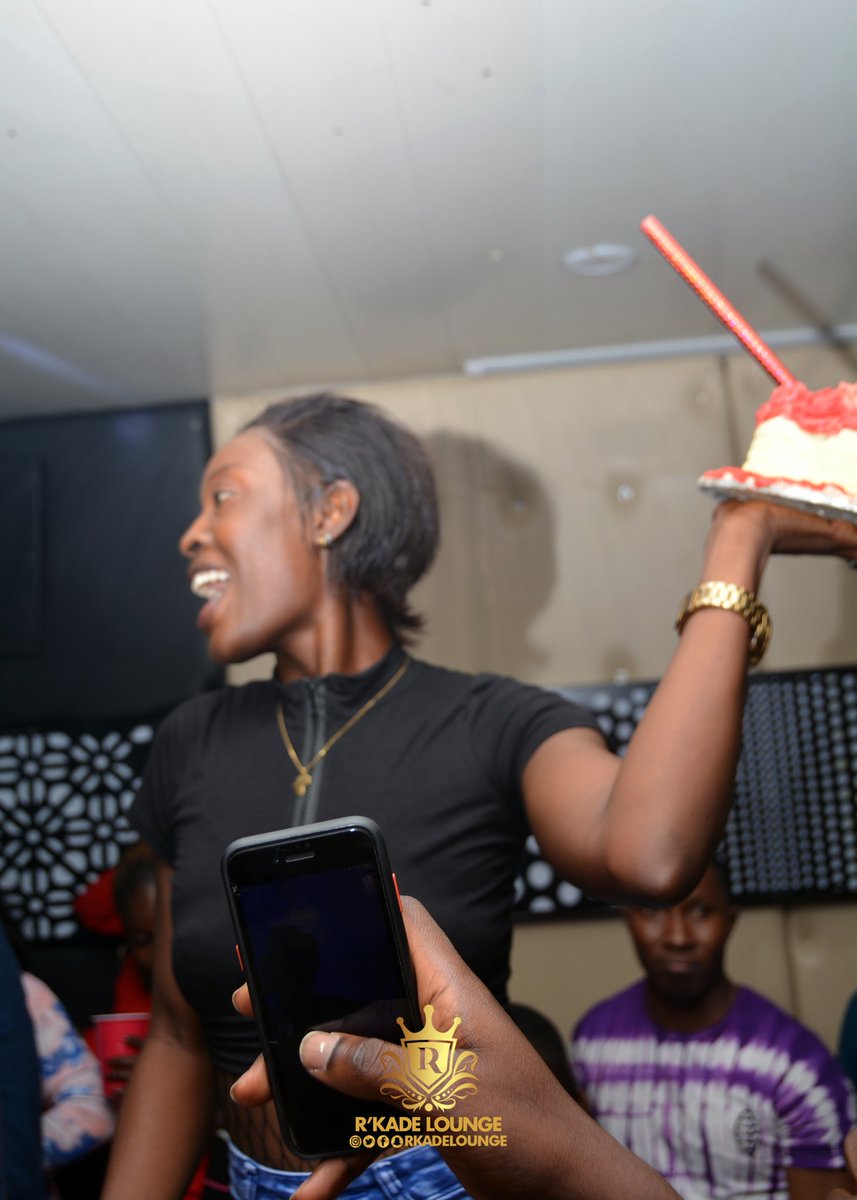Rkade1's tweet photo. Naomi with juice and sauce.... Birthday party goes so crazy. #rkade #rkadeloungebirthdayparty https://t.co/oGlQv1N0ws