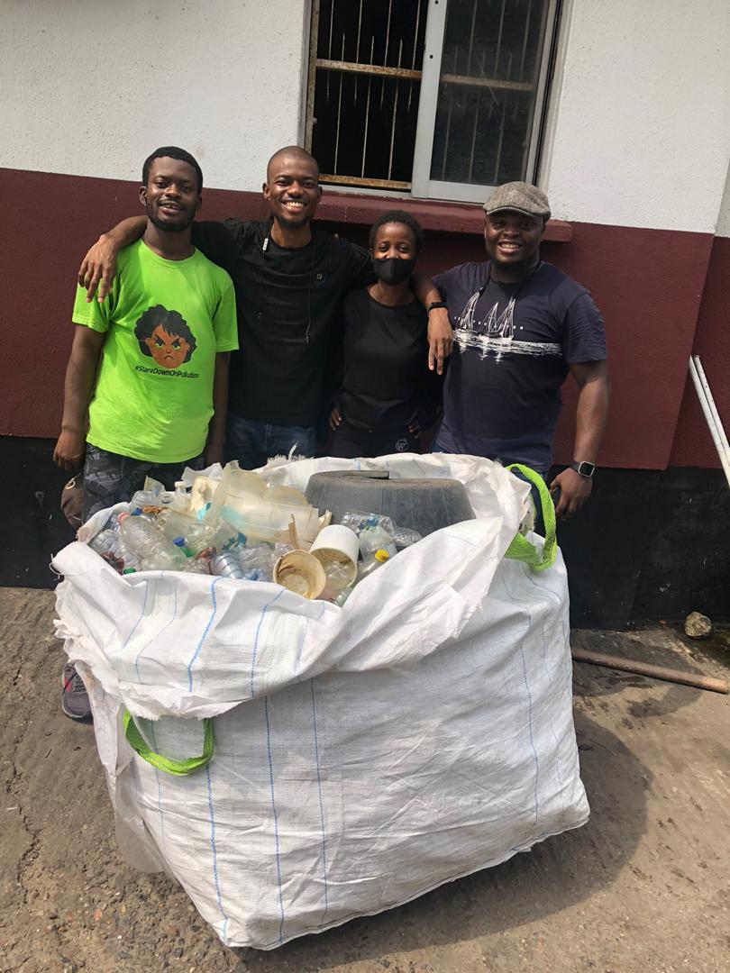 TundeLukmanAni's tweet photo. I Pledge to #StareDownOnPollution and to always preach the gospel of eco-friendly and sustainable lifestyle to the general public #LagosCostalPlasticSearch
.@MEDICNG .@SustyVibes .@GreenH_Bikers #plasticpollution You can join us for the #LagosCostalPlasticSearch as well  
#legit https://t.co/X8zTkM4jts