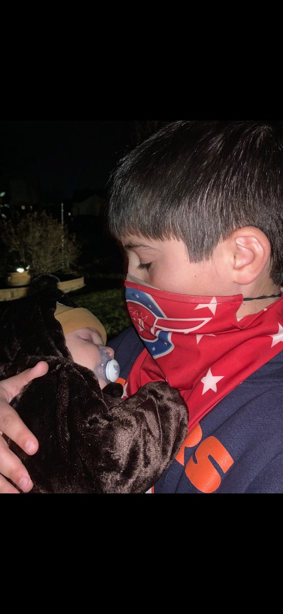 These cousins couldn’t have been sweeter meeting Leo outside by the fire. Stupid Covid can’t stop the ❤️