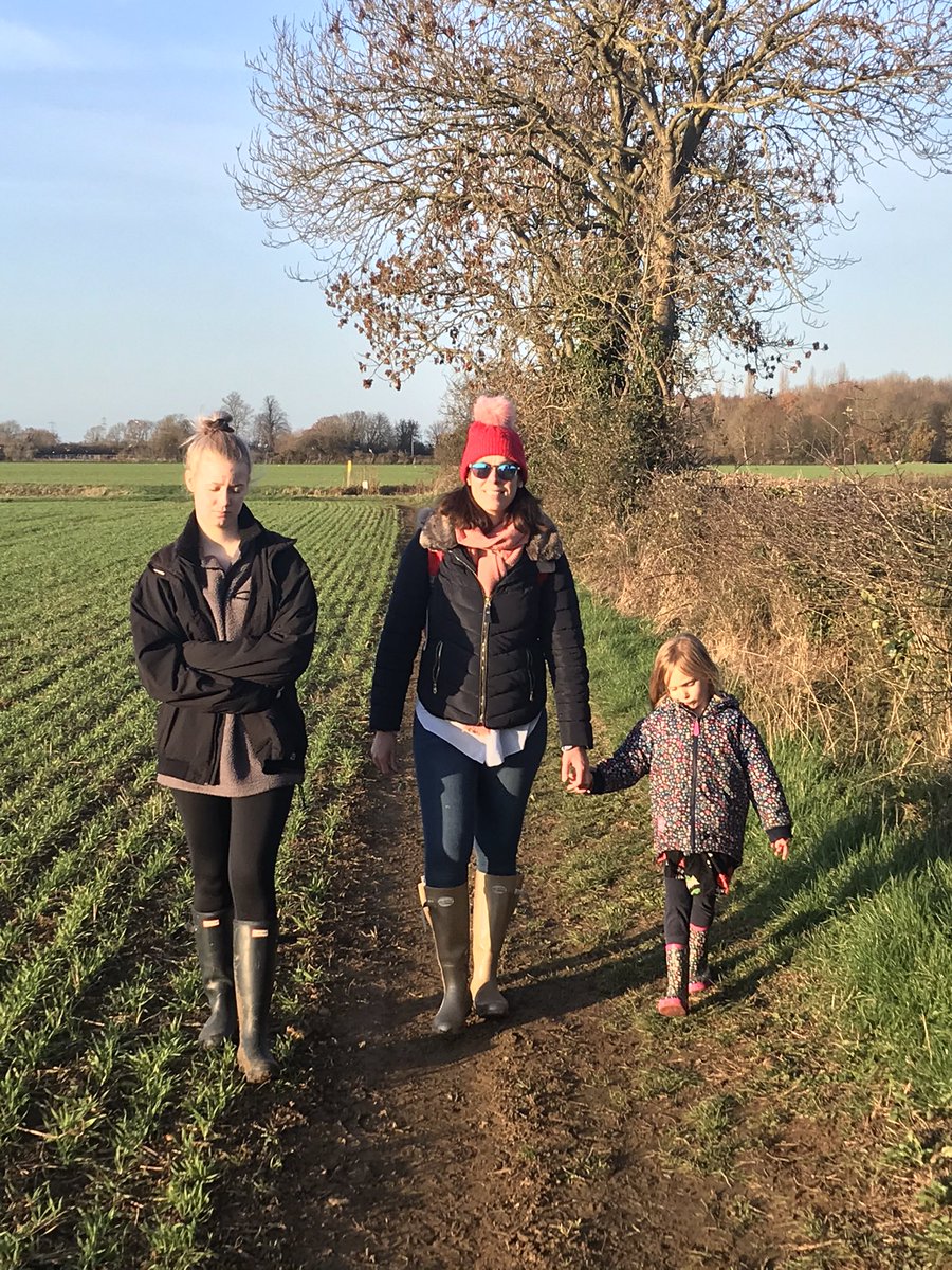 DeanCornish1966's tweet photo. Plenty of people out and about enjoying another of #willswalks on a cracking winterโs day in Lincs. #ufford #barnack https://t.co/9u4wTH1Hh6