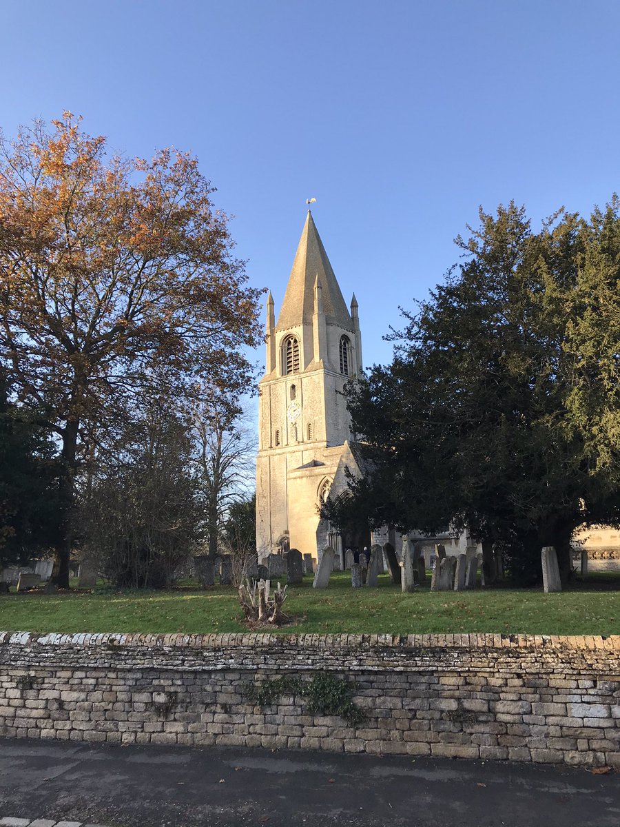 DeanCornish1966's tweet photo. Plenty of people out and about enjoying another of #willswalks on a cracking winterโs day in Lincs. #ufford #barnack https://t.co/9u4wTH1Hh6