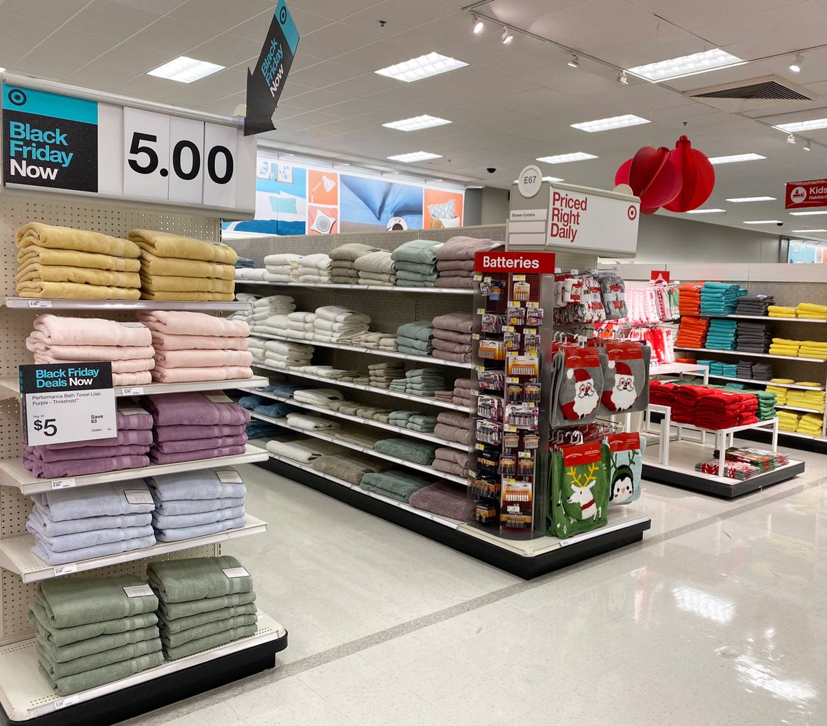 shaheedAtTarget's tweet image. Black Friday week has officially arrived, and @Target has all the essentials you need. Whether your shopping for the perfect gift to yourself, Family, or friend. 

🗣 We have BATH TOWELS starting at $2! TOASTERS for $10, BLENDERS for $20 and Top of the line VACUUMS for $99.99!
