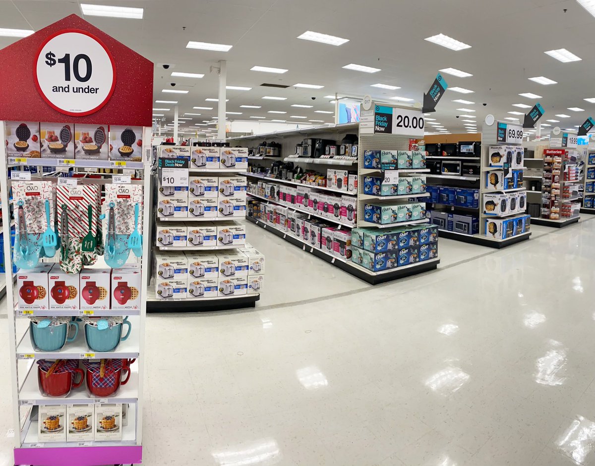 shaheedAtTarget's tweet image. Black Friday week has officially arrived, and @Target has all the essentials you need. Whether your shopping for the perfect gift to yourself, Family, or friend. 

🗣 We have BATH TOWELS starting at $2! TOASTERS for $10, BLENDERS for $20 and Top of the line VACUUMS for $99.99!