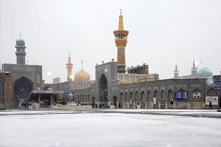 murtuza_moosvi's tweet photo. Snowfall at the Holy Shrine of Imam Reza (AS) this morning.
May we all be granted a visit soon Insha'Allah 🤲🏼
#Masshad https://t.co/zqt481U7oU