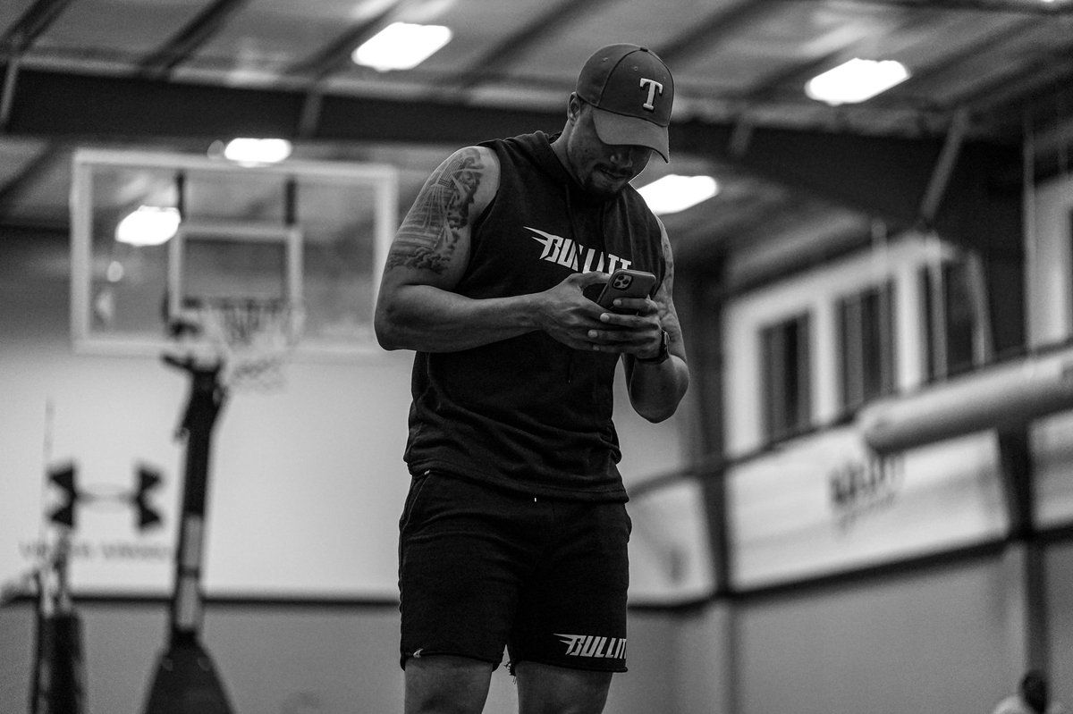 BullittTeam's tweet photo. 🗣No secret workout, secret supplement or shortcuts. None of that in here, just hard work. This program is for the committed individuals who understand it’s a marathon not a sprint! It’s suppose to be hard because if it were easy, everyone would do it. #Bullitt #LeanMassProgram https://t.co/auhDmaGzCT
