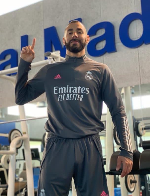 DamienRieu's tweet photo. Je crois que @Benzema veut nous faire passer un message. https://t.co/yLOmuLHrD8