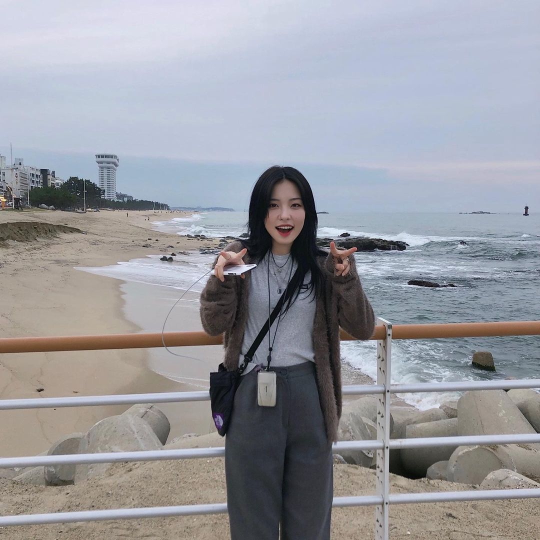 TK98YB's tweet photo. #tkgram : ameaçando pessoas pra elas tirarem foto minha, parte 1

primeira vítima 📸: @TK00CR https://t.co/fELdylQPdW