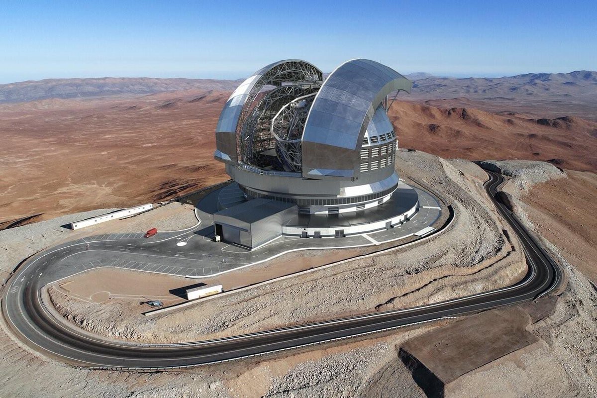 Astro_MAA's tweet photo. تفصلنا أربع سنوات فقط عن هذا الصرح العظيم..
التلسكوب فائق الكبر Extremely Large Telescope (اختصاراً:التلسكوب ELT)♥️ 🌌
تابعوا تطورات بناء المرصد على هذا الوسم:
#ELTprogress
ESO Astronomy©️ https://t.co/UJBEfvMG45