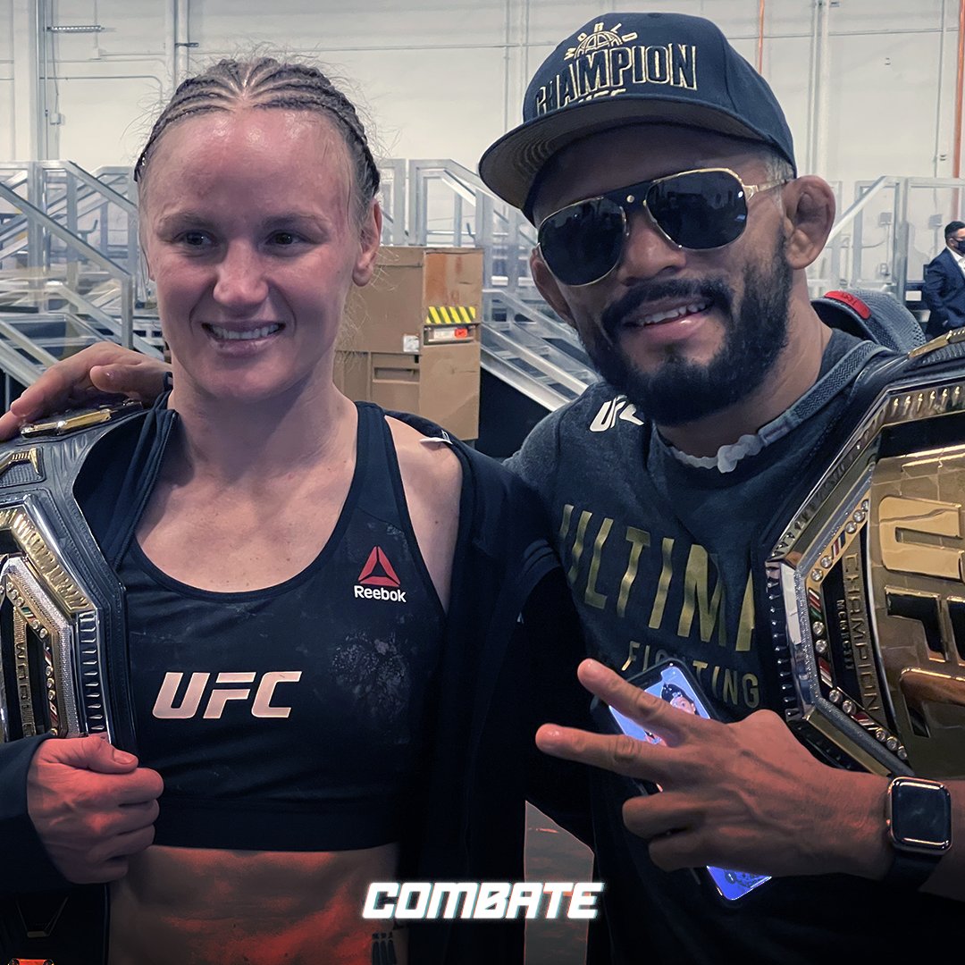 Essa imagem vai acabar com o seu pacote de dados de tão pesada! 🏆
Você acompanhou as emoções do UFC 255: Figueiredo x Perez na tela do Combate! #UFC255NoCombate
📸 @vevyrodrigues https://t.co/Er40hSVi2j