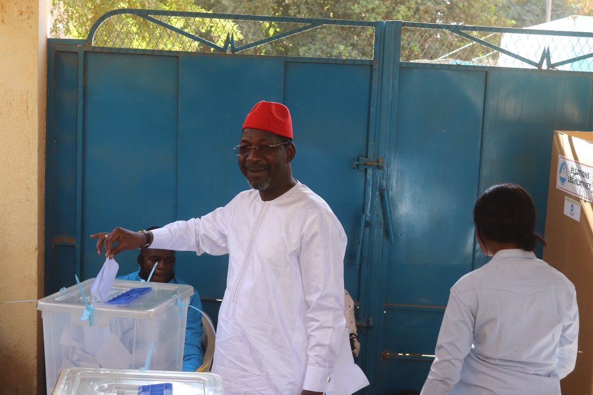 absenmouvement's tweet photo. ABS a accompli son devoir citoyen au complexe scolaire le Kangourou en compagnie de Mme Karine Sakandé
#ROCH2020 #SAKANDE #ABS #ROCHBALA #MPP #ABSENMOUVEMENT #BURKINAFASO #ELECTION #OUAGADOUGOU #PRESIDENTIELLES #VOTE #SakBala #LEGISLATIVES #BOBODIOULASSO #BurkinaVote2020 https://t.co/Z9inasdoQq