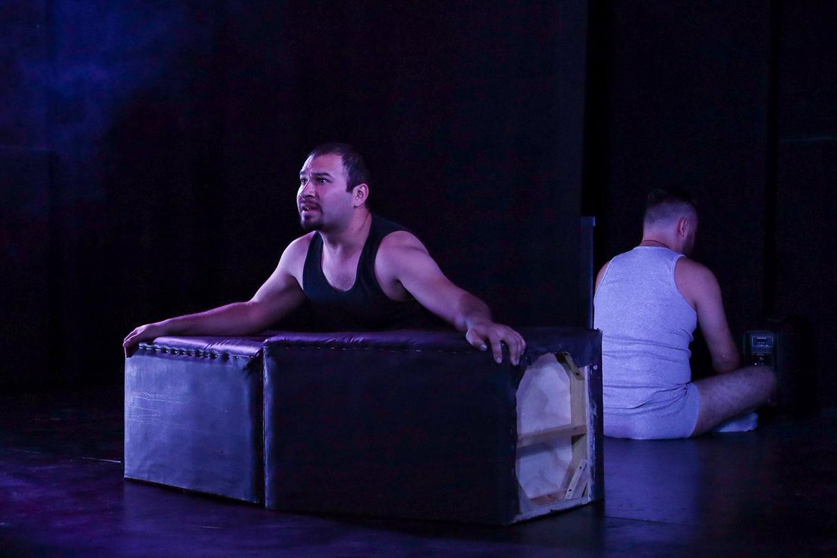 Ferchorent's tweet photo. Perdí la cabeza eso dijo el viejo, la perdí por ti y tú qué no llegas. #RvsJ #Veronicamaldonado #forolarevuelta #teatro https://t.co/eScecZtJgC