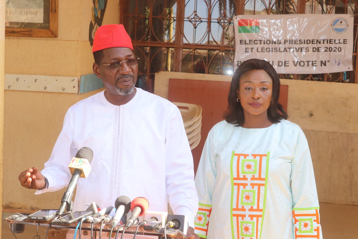 absenmouvement's tweet photo. ABS a accompli son devoir citoyen au complexe scolaire le Kangourou en compagnie de Mme Karine Sakandé
#ROCH2020 #SAKANDE #ABS #ROCHBALA #MPP #ABSENMOUVEMENT #BURKINAFASO #ELECTION #OUAGADOUGOU #PRESIDENTIELLES #VOTE #SakBala #LEGISLATIVES #BOBODIOULASSO #BurkinaVote2020 https://t.co/Z9inasdoQq